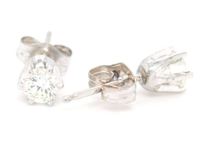One pair of 14kt White gold round brilliant cut diamond stud earrings