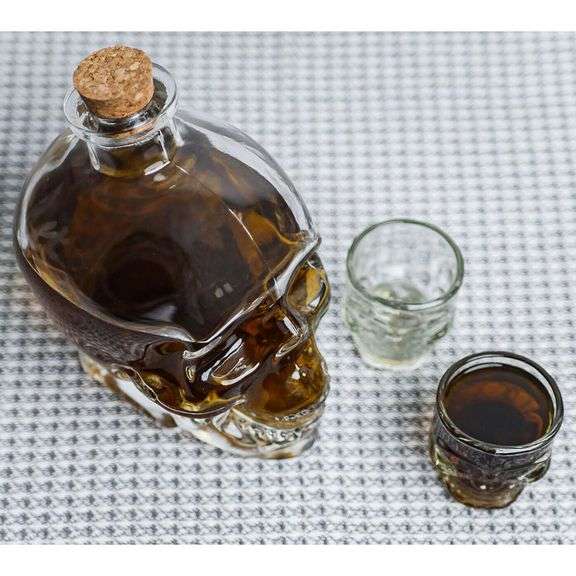 Crystal Skull Decanter Glass Bottle with 2 Skull Cups