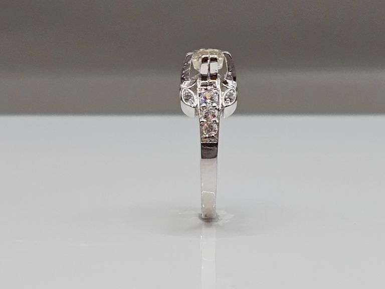 Beautiful 1 Ct VVs1 Peach Fire Moissanite Gemstone Ring