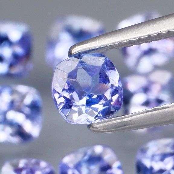 Glittering 2.68ct bright blue violet Tanzanite set