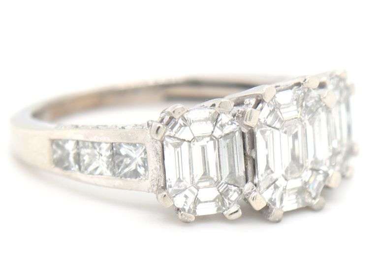 14kt White gold 2ctw mosaic diamond ring