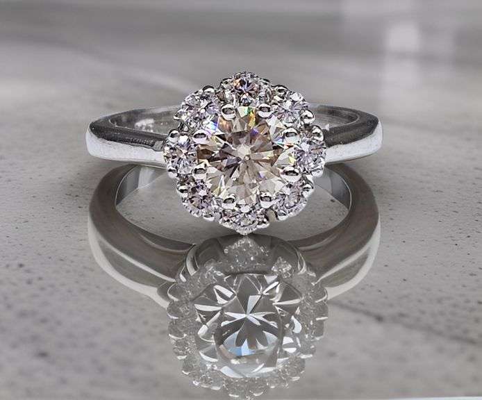 Beautiful 3.25 Ct Vvs1 White E-F Fire Moissanite Ring
