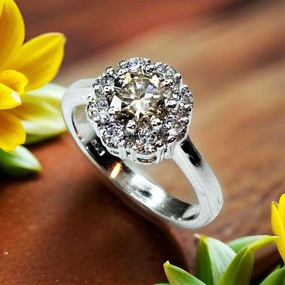 Gorgeous 3.25 Ct Vvs1 White E-F Fire Moissanite Ring