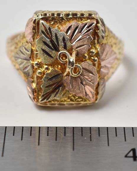 Lovely Floral Leaf Ring in 10K and 12K Two-Tone Gold