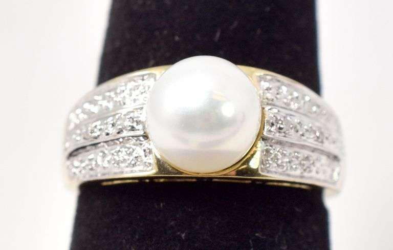 Elegant 14K Yellow Gold Pearl and Diamond Ring