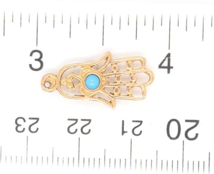 18kt Yellow gold Hamsa pendant
