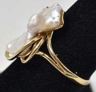 Stunning Pearl and Diamond Ring in 14K Yellow Gold