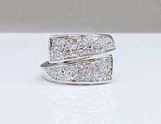 Beautiful 2.45 Ct VVS1 Lab Simulated Diamond Ring