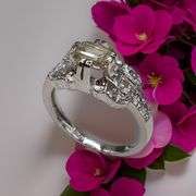 Beautiful 1 Ct VVs1 Peach Fire Moissanite Gemstone Ring