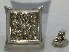 14K White Gold Stud Diamond Earrings