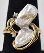 Stunning Pearl and Diamond Ring in 14K Yellow Gold