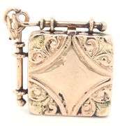 Antique Square locket in 8kt Yellow gold