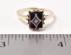 Vintage 10K Yellow Gold Black Onyx Gemstone and Diamond Ring