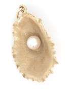 Fun 14K YG Oyster Shell with Pearl Pendant