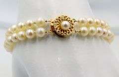 Set of Pearl necklace, bracelet and stud
