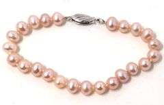 Set of pearl necklace and bracelet