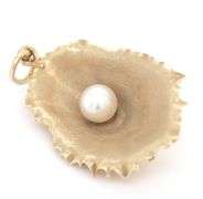 Fun 14K YG Oyster Shell with Pearl Pendant