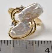 Stunning Pearl and Diamond Ring in 14K Yellow Gold