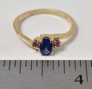Stunning Sapphire Ring in 14K Yellow Gold