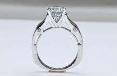 Sparkling 3.5 Ct VVs1 white F-G Lab Simulated Diamond Ring