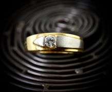Nicely Designed 18K Two-Tone Diamond Ring