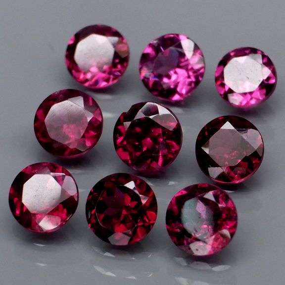 Rich 4.93ct round cut violet pink Rodolite Garnet set