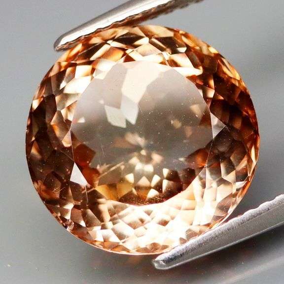 Striking 7.27ct Brazilian champagne Topaz