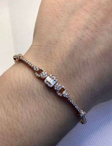 GORGEOUS AND ELEGANT 18K ROSE GOLD BAGUETTE AND ROUND DIAMOND BANGLE