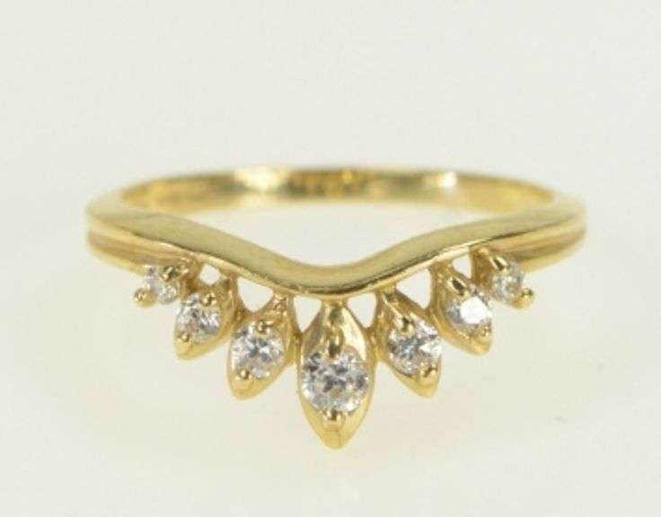 14K Yellow Gold Curved Graduated Petal CZ Wedding Band Ring