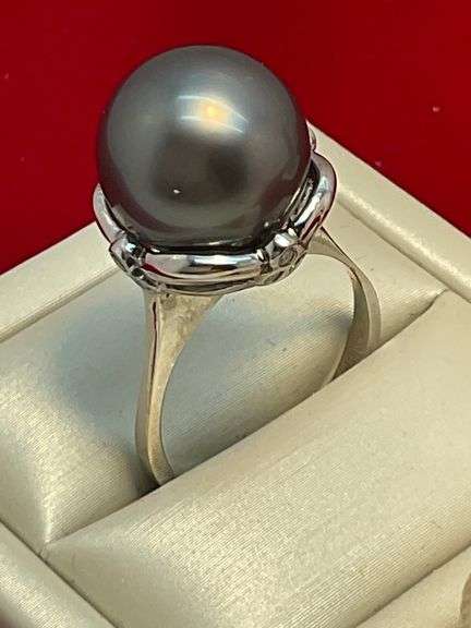 LADIES 14K WHITE GOLD DIAMOND AND PEARL RING