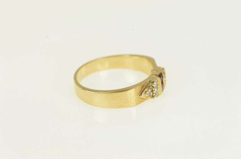 14K Yellow Gold Ruby Diamond Vintage Wedding Band Ring