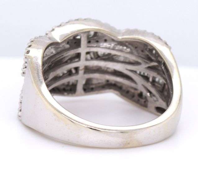 10kt White gold baguette and round diamond bypass ring
