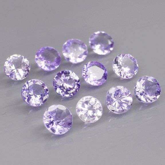 Glittering 3.17ct bright blue violet Tanzanite set