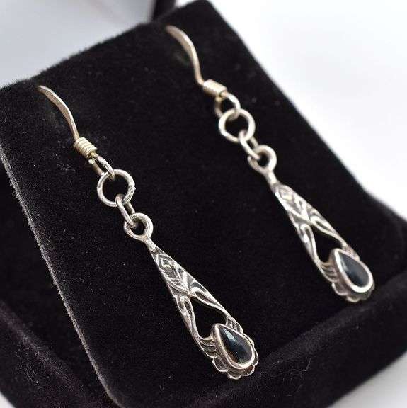 Lovely 925 Black Onyx Gemstone Dangle Earrings