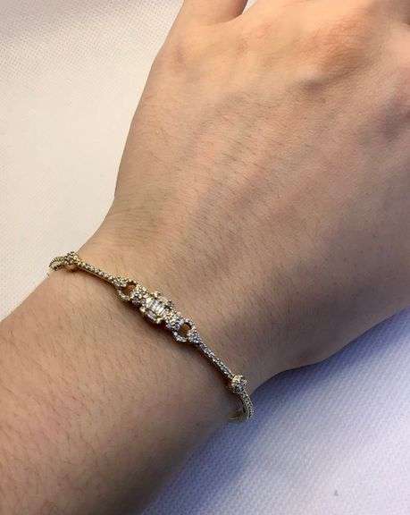 DELICATE AND STUNNING 14K YELLOW GOLD BAGUETTE AND ROUND CUT DIAMOND BANGLE