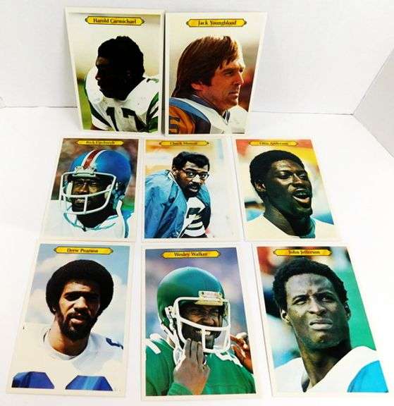 8 Topps 1980 Oversized Football Cards