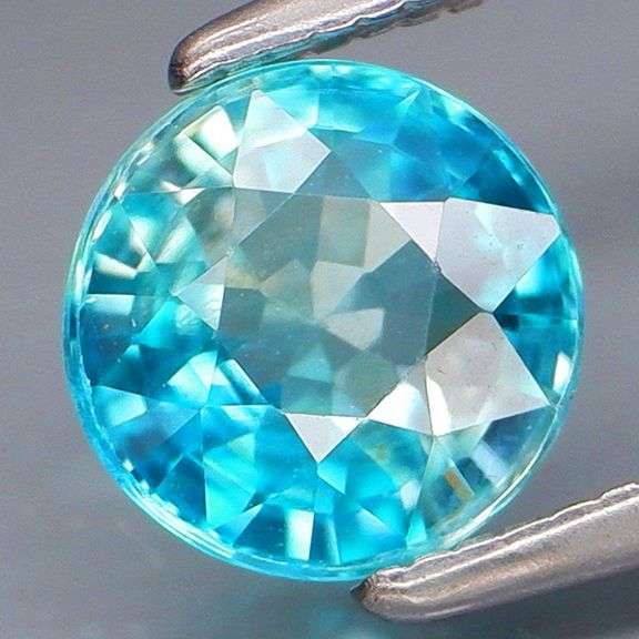 Clean and glittering 1.60ct diamond luster blue Zircon