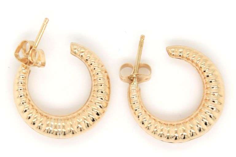 14kt Yellow gold ribbed mini hoop earrings