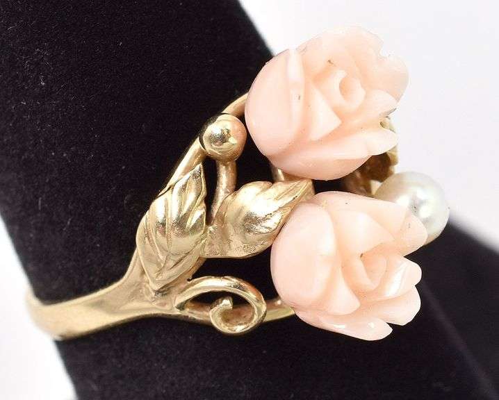 Adorable 14K Yellow Gold Ceramic Roses and Peal Ring