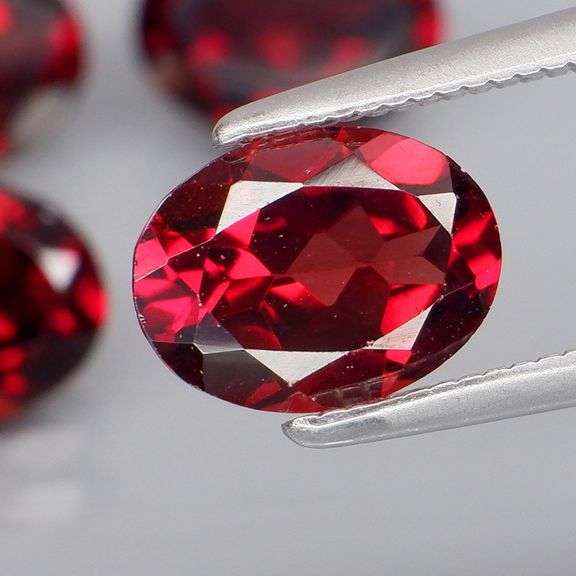 Set of 4 top red VS Garnets weighing 5.57 carats