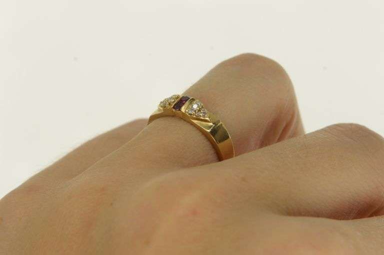 14K Yellow Gold Ruby Diamond Vintage Wedding Band Ring