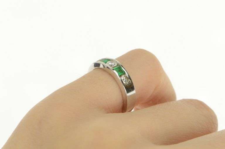 14K White Gold 1.00 Ctw Natural Emerald Diamond Band Ring