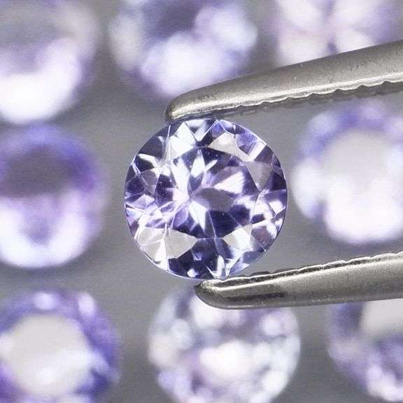 Glittering 3.08ct bright blue violet Tanzanite set
