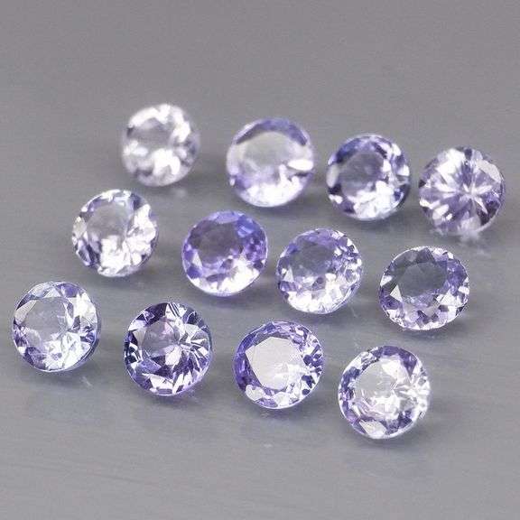 Glittering 3.08ct bright blue violet Tanzanite set
