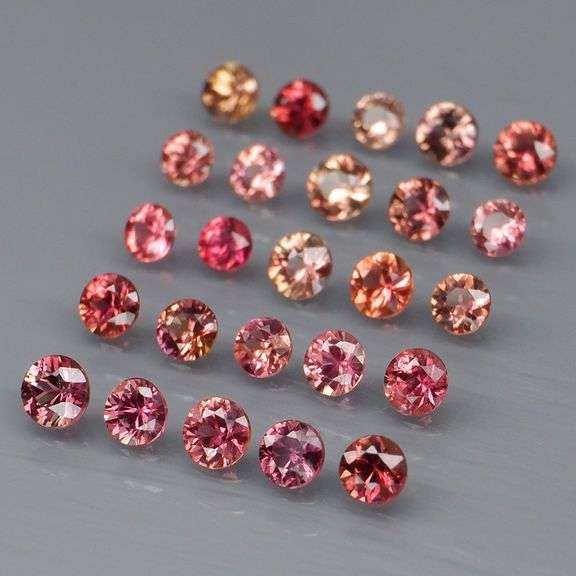 Fantastic 2.78ct round cut Sapphire set