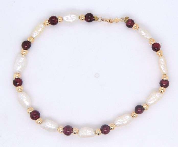 Fresh water pearl and Garnet and yellow gold bead bracelet