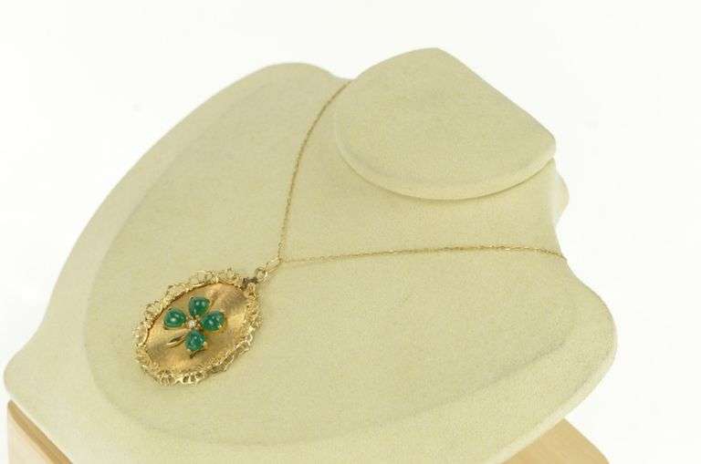 14K Yellow Gold 1960's Green Chalcedony Clover Filigree Pendant