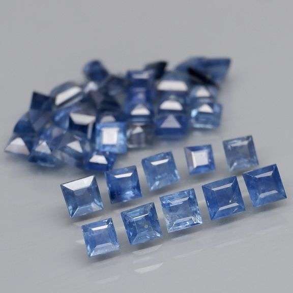 Excellent 4.40ct blue Sapphire set
