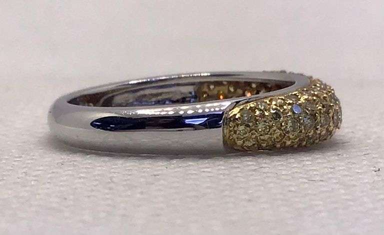 STUNNING 14K WHITE GOLD FANCY YELLOW DIAMOND BAND