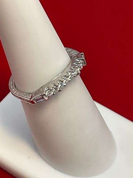 LADIES 14K WHITE GOLD DIAMOND BAND